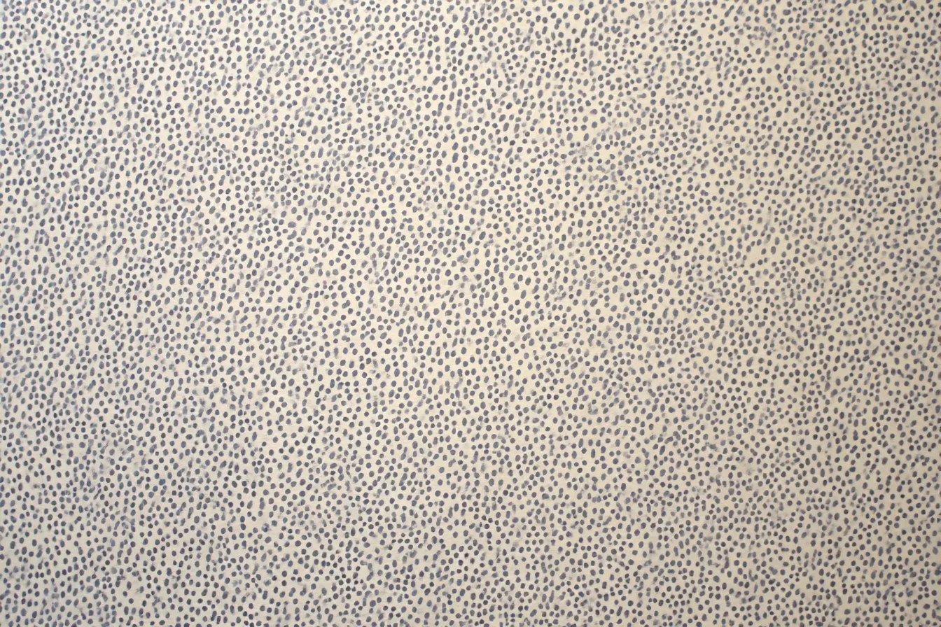 ドット模様の背景1｜細かな点々が均等に配置されたドット模様の背景。穏やかで落ち着いた色調が特徴で、繊細な「ドット」が、全体に広がる印象的な効果を与えています。
