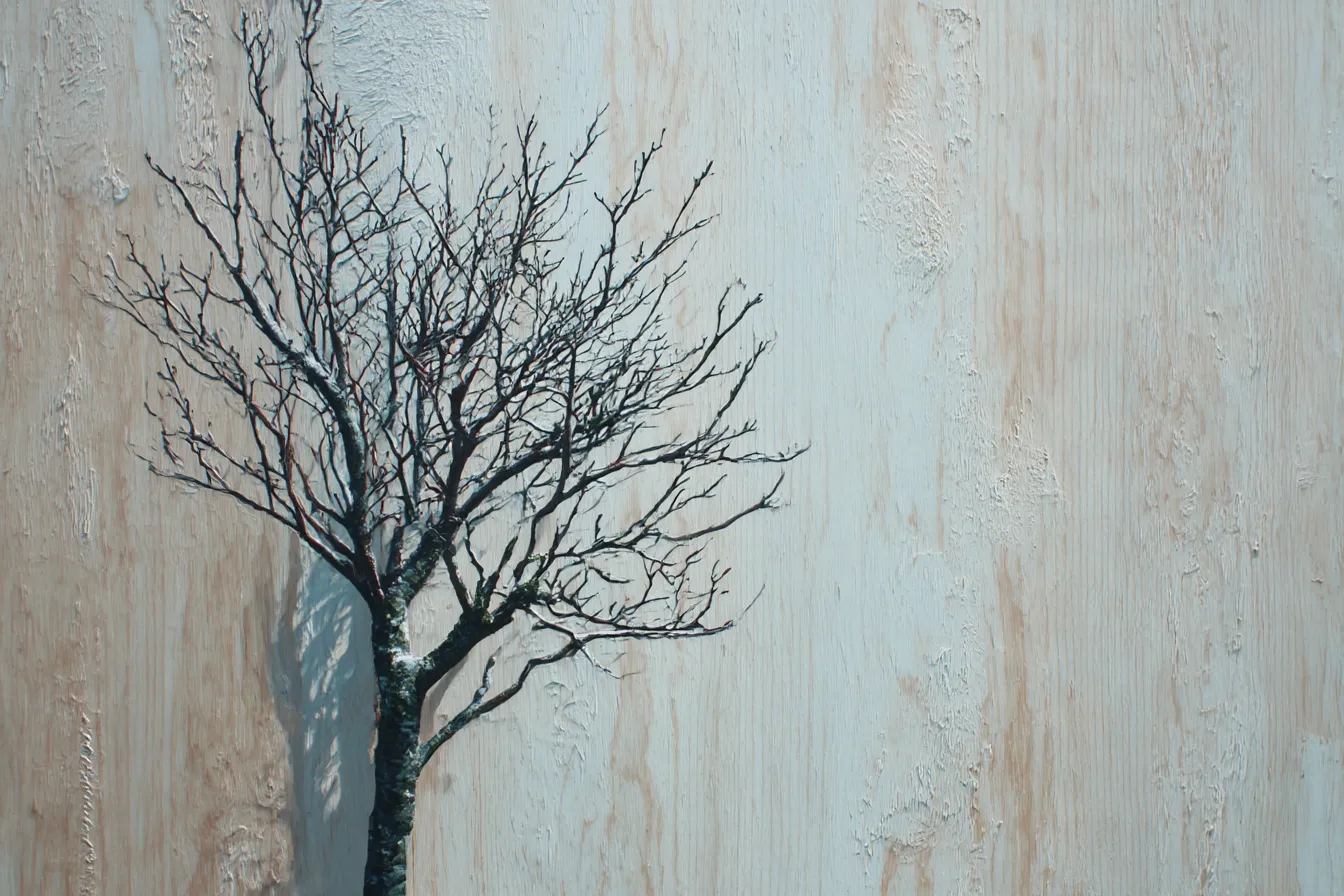 木々と木目背景｜木々の自然な形状が木目の背景と調和し、視覚的に心地よいシンメトリーを生み出します。無垢な自然の力を感じさせるデザインです。