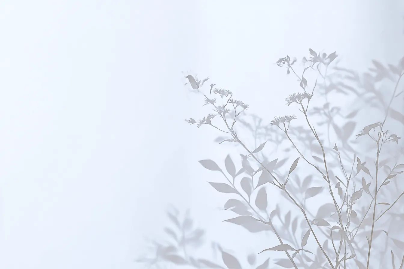 白い花と葉の背景3｜シンプルで優雅なデザイン。白色の葉と花がぼんやりと背景に溶け込む様子が静かな美しさを引き立てます。このデザインは、静けさと調和をテーマにした「背景」にぴったりで、シンプルながらも目を引きます。