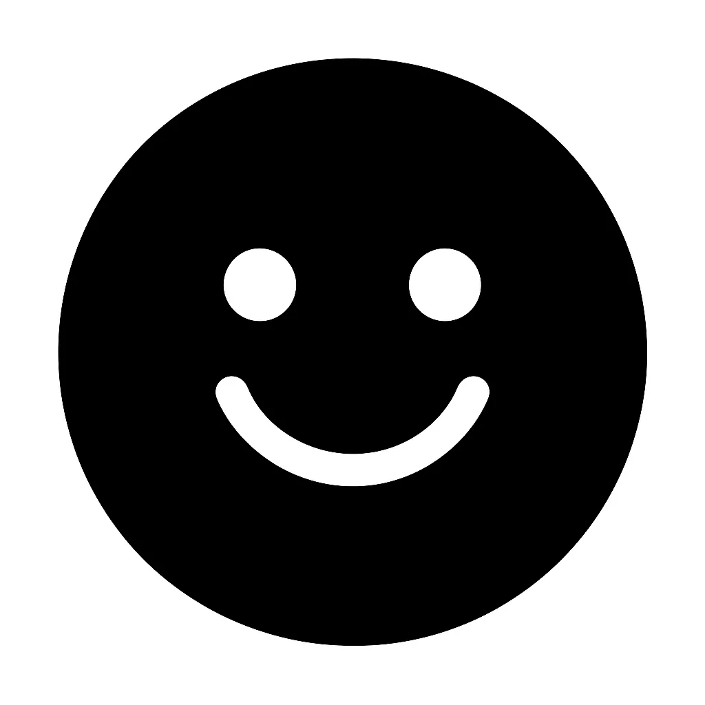 黒丸顔文字笑顔｜黒塗りの真円中央に、シンプルな笑顔を白抜きで配置。優しい点目とやや上向きの口が親しみやすく、使いやすいデザイン。プレゼンやPOP素材、SNS投稿などの表情アイコンに活用可能。