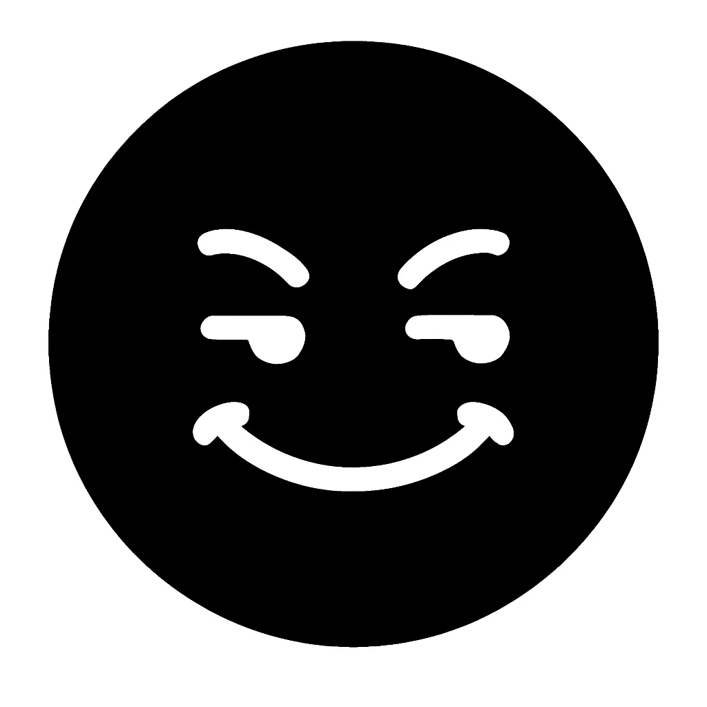 黒丸顔文字ドヤ顔｜自信たっぷりの笑みと斜め上がりの眉で「ドヤ感」を白抜きで描写した顔文字。口角の上がったにやり顔と堂々とした構成で、成果報告や達成アピール系のコンテンツにぴったり。