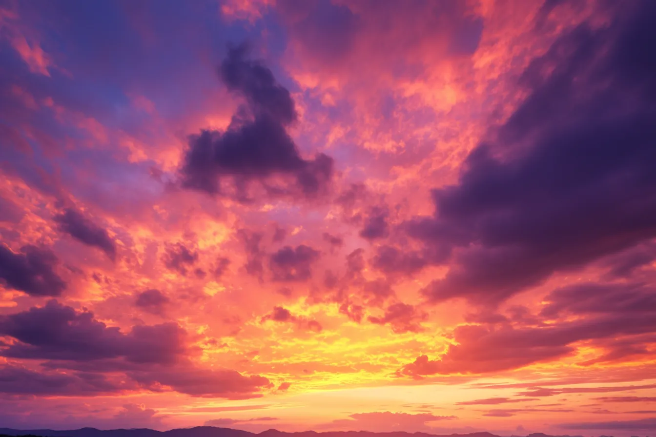 雲海と夕日の綺麗な空｜濃い赤と紫のコントラストが映える構図で、迫力と幻想性を併せ持つ綺麗な空。情熱的な演出に最適なビジュアル素材です。