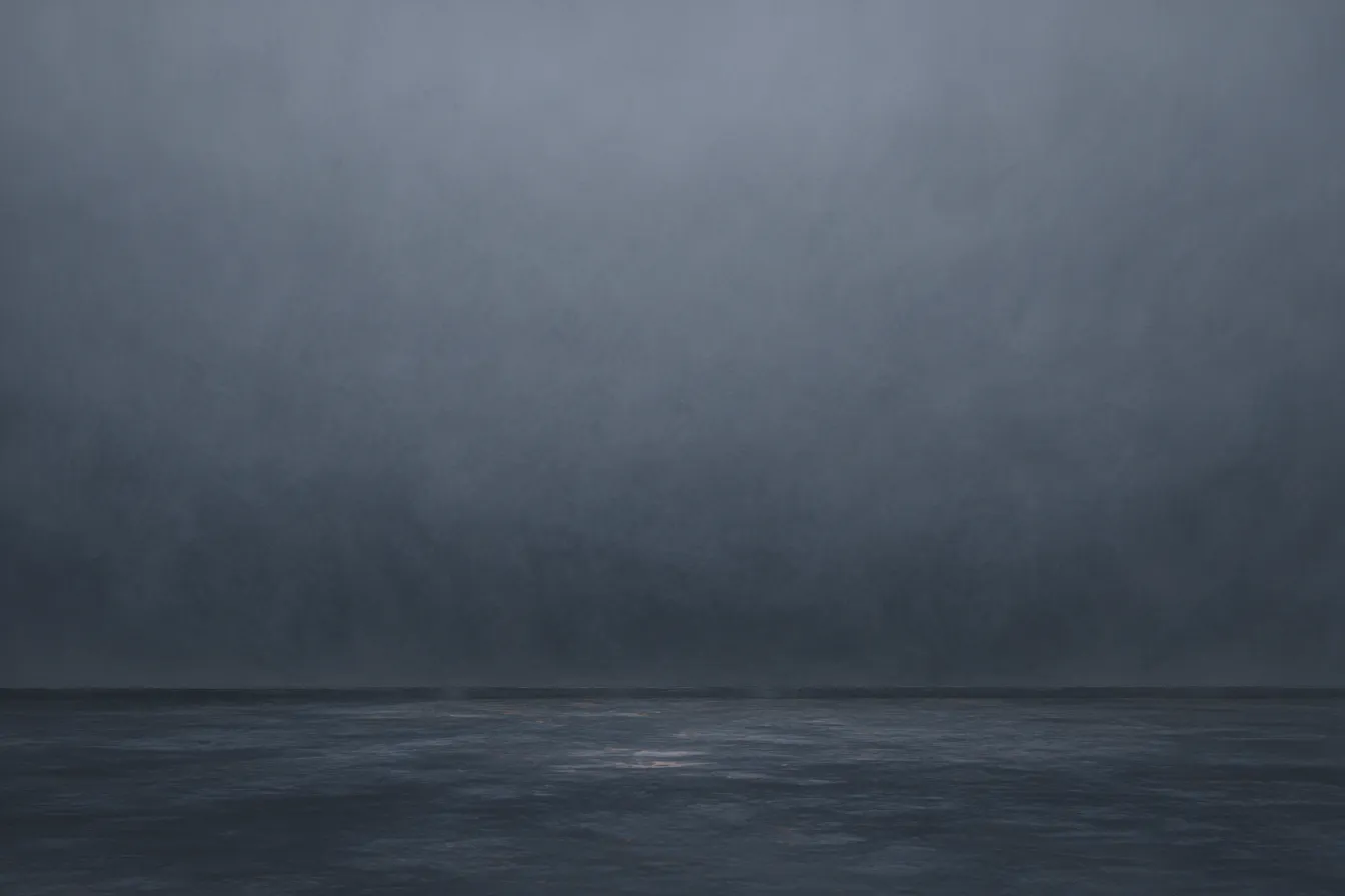 黒の背景に広がる静寂な水面｜濃淡が交錯するディープブルーの色調で描かれた自然風景。奥行きのある水面が広がり、幻想的で神秘的な黒の背景が全体を引き締めている。