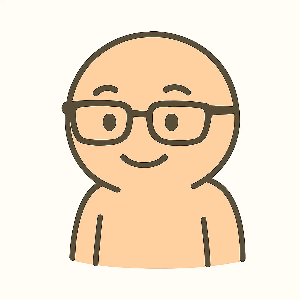 顔文字 メガネキャラ｜やさしい微笑みと大きなメガネが印象的な顔文字スタイルのキャラクター。輪郭線の丸みとシンプルな表情が調和し、( ◕‿◕ )←こんな安心感ある表現として、親近感を演出できます。