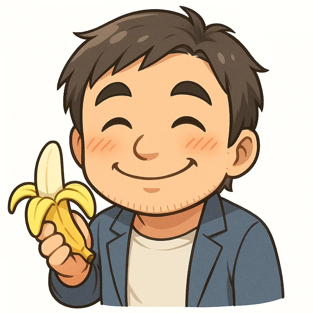 バナナおじさん（顔文字：(´～｀)ﾓｸﾞﾓｸﾞ）｜バナナを手に嬉しそうな笑顔を浮かべるバナナおじさんのアスキーアート風イラスト。食べることの幸せを素朴に描いた、かわいらしさあふれる1枚です。(´～｀)ﾓｸﾞﾓｸﾞ