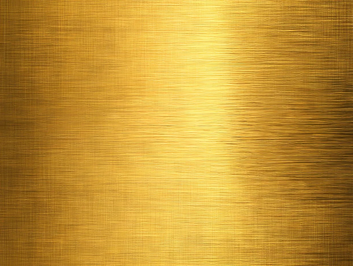 金属テクスチャのヘアライン金板｜金属テクスチャの中でも気品ある金色のヘアライン加工が際立つデザイン。やわらかな光が流れますが、この黄金は試験的に作られた記念メダルの失敗作として保管庫にひっそり眠っていた歴史を秘めています。