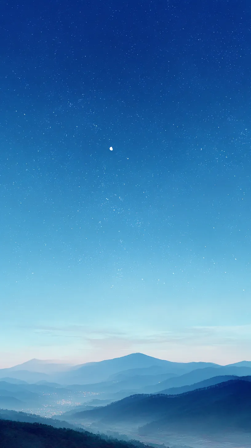 青い韓国壁紙 星空と山の静けさ｜深い青空に散りばめられた星々と遠くに連なる山並みが、夜明け前の澄んだ空気を伝える。光の点が静かな街の息吹を示し、幻想的な広がりを持つ壁紙。