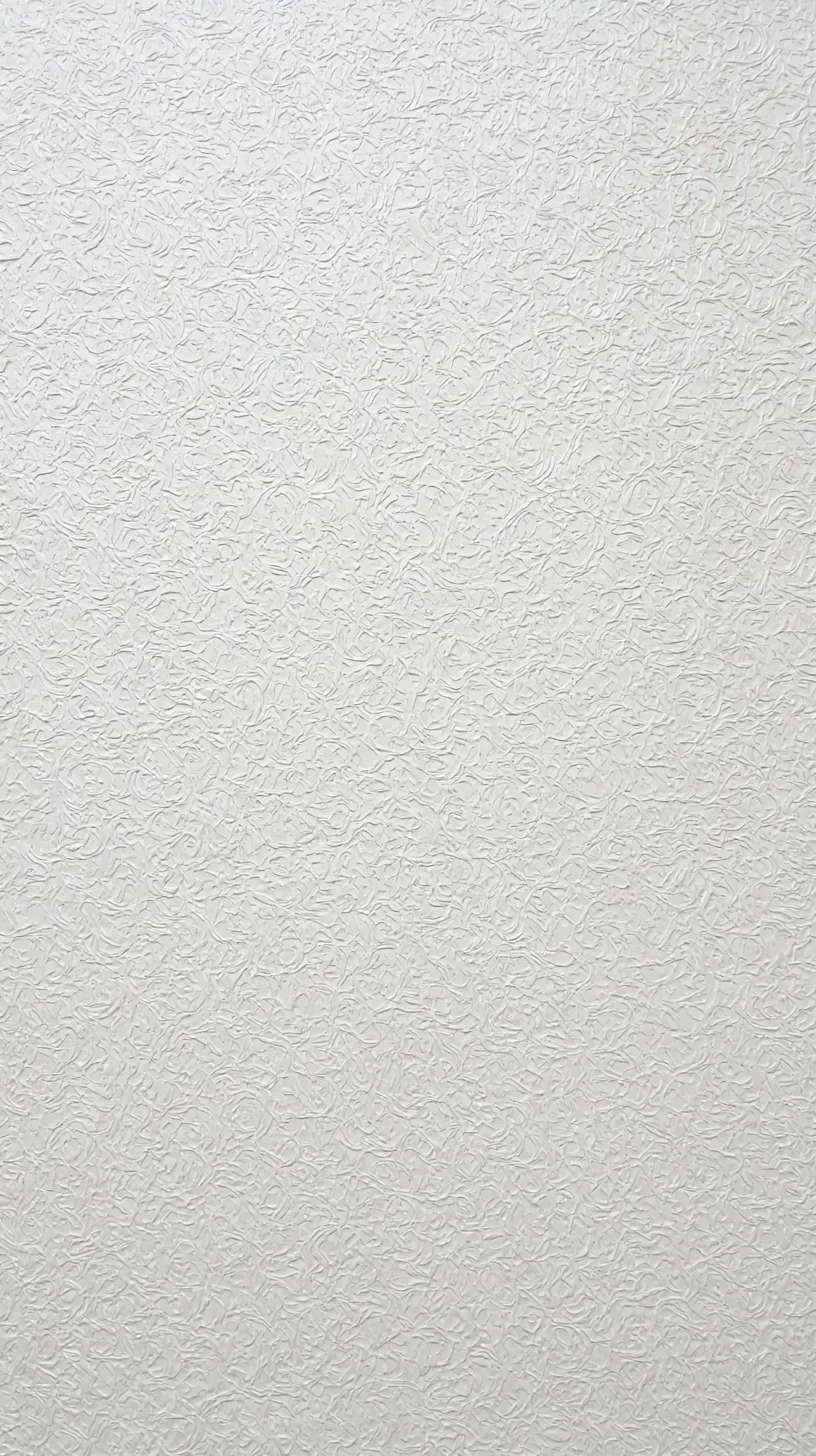 白の無地壁紙 曲線模様の揺らぎ｜白の無地壁紙に細かな曲線模様が散りばめられ、光の加減で柔らかな陰影を生む。単調さを避けつつも、落ち着いた表情を持つのが印象的で、自然な揺らぎが視覚的な奥行きを生み出している。