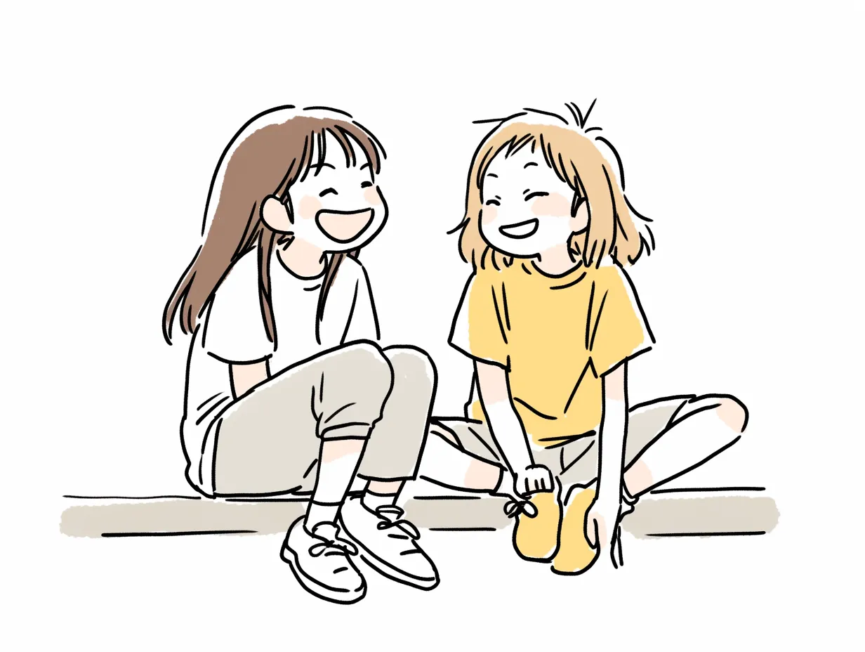 ゆるい人ふたりの座り笑顔｜座って笑い合う二人の姿は、自然で温かみのある印象を与えます。ゆるい人を意識した表現は、リラックス感や親しみを伝えるビジネス素材に役立ちます。